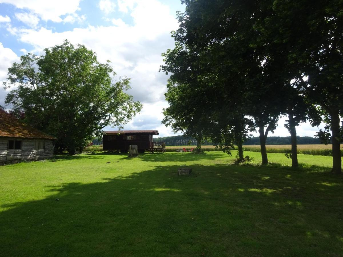 La Ferme De L'Isle Et Sa Roulotte Bed and Breakfast Avaray Buitenkant foto